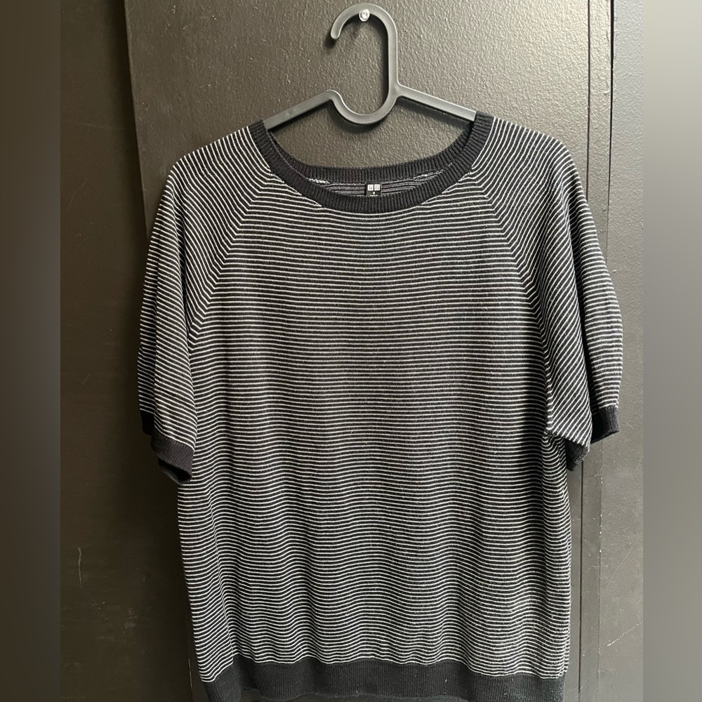 Uniqlo Black Crew Neck Sweater Essential